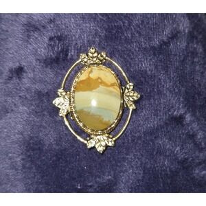 Vintage Gold Booch Or Pendant. Agate